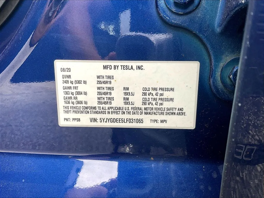 Tesla Model Y photo 15