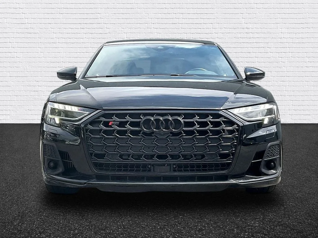 Audi S8 photo 2