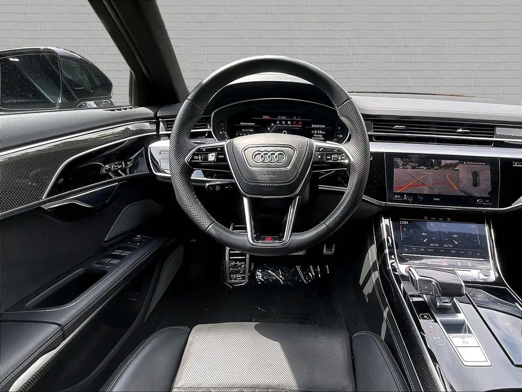 Audi S8 photo 8