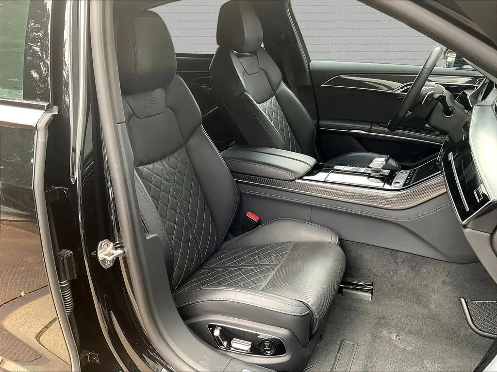 Audi S8 photo 27