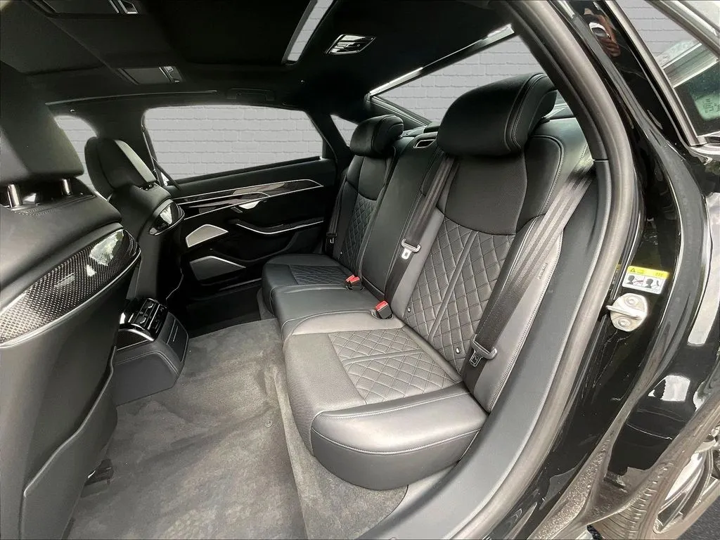 Audi S8 photo 20