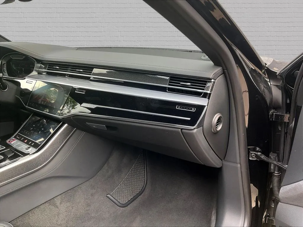 Audi S8 photo 24