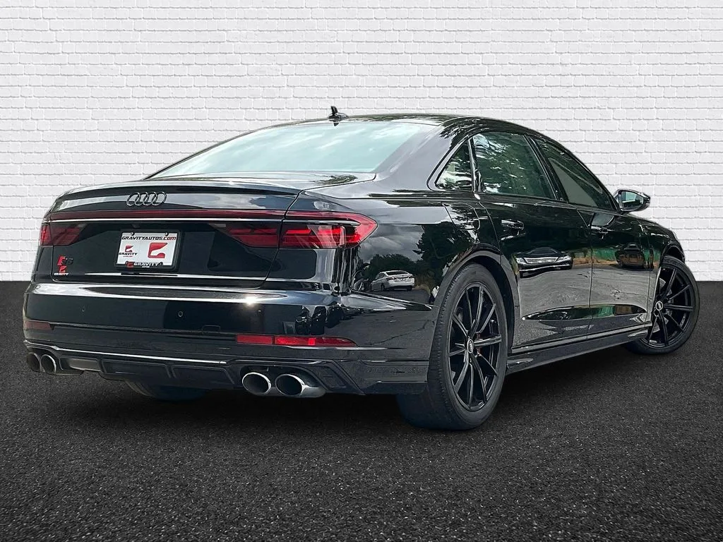 Audi S8 photo 6