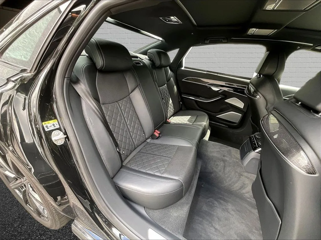 Audi S8 photo 23