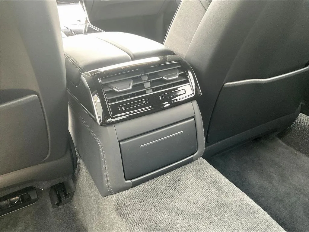 Audi S8 photo 10