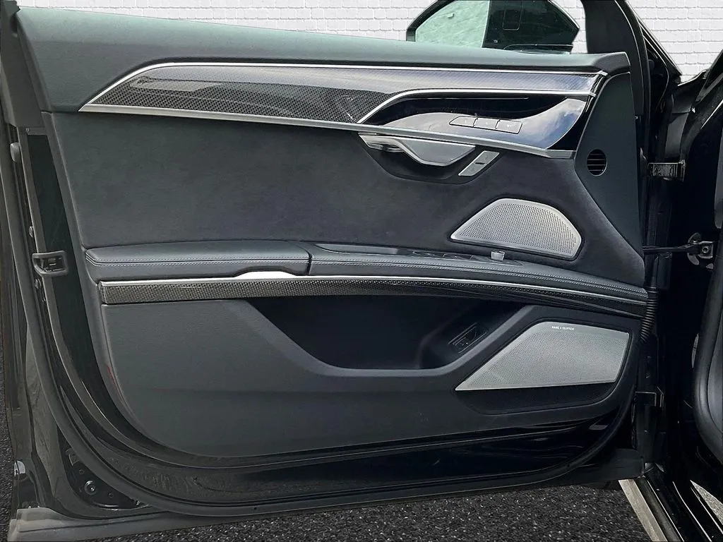 Audi S8 photo 18