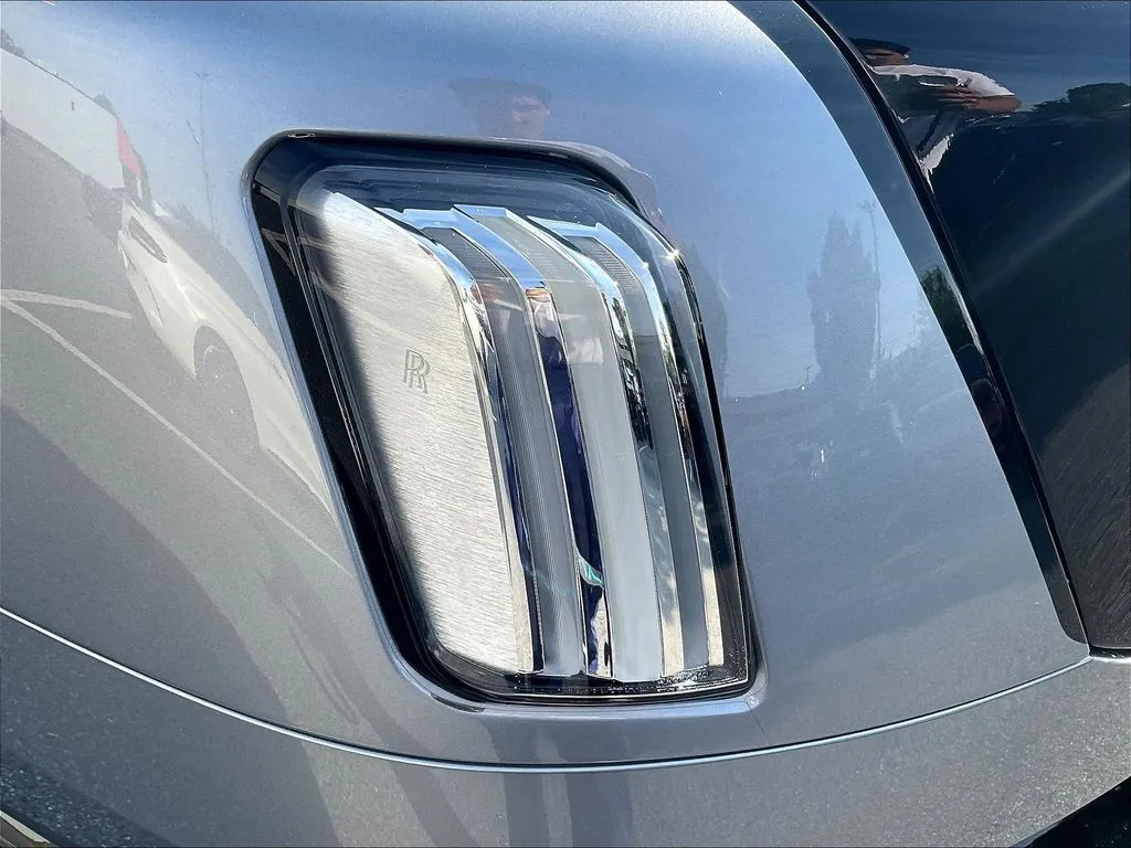 Rolls-Royce Spectre photo 24