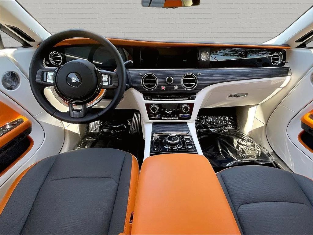 Rolls-Royce Spectre photo 9