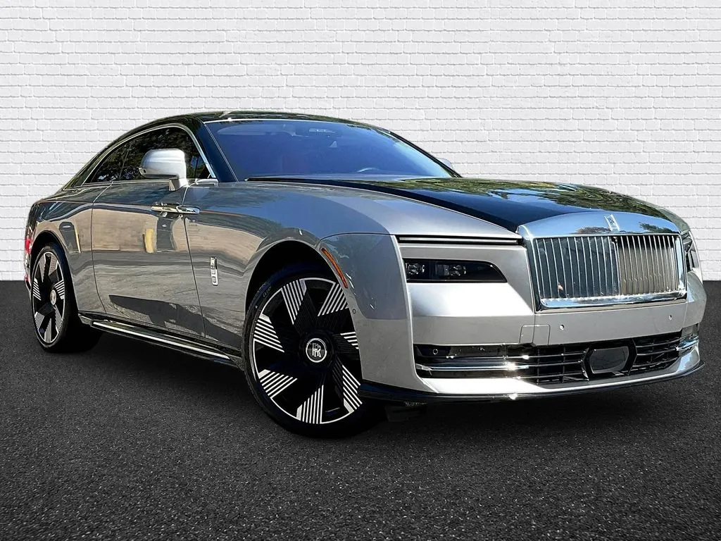 Rolls-Royce Spectre photo 3