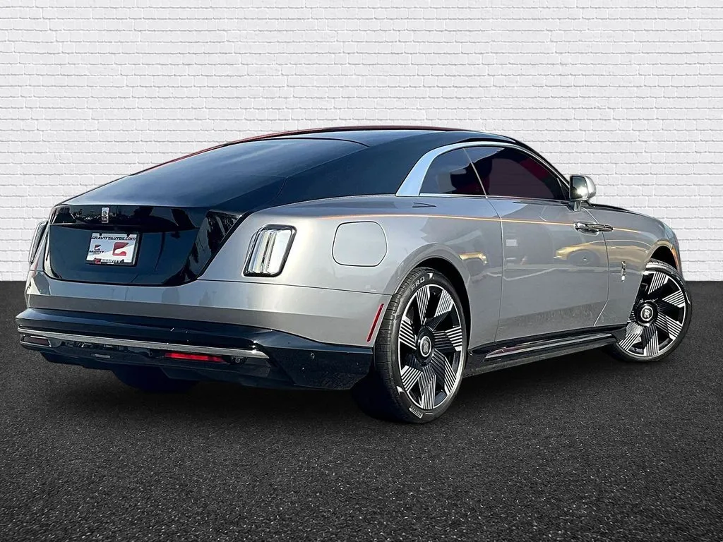 Rolls-Royce Spectre photo 7