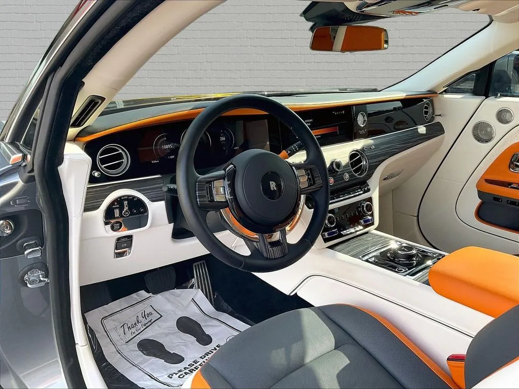 Rolls-Royce Spectre photo 18