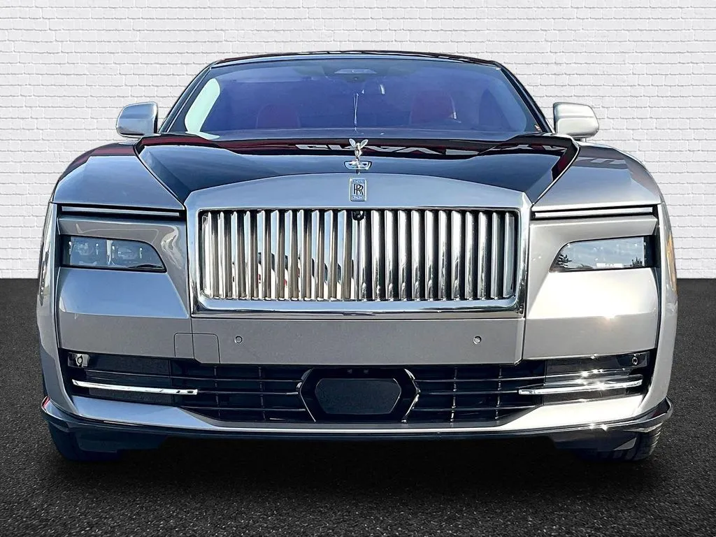 Rolls-Royce Spectre photo 2