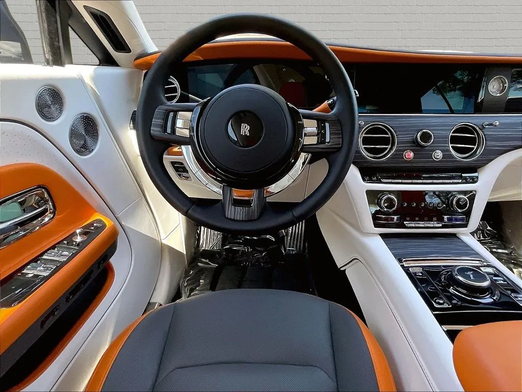 Rolls-Royce Spectre photo 10