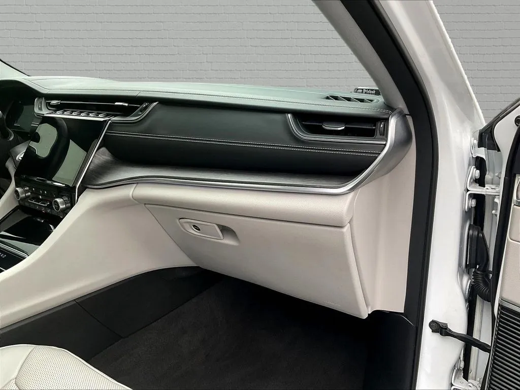 Jeep Grand Cherokee L photo 21