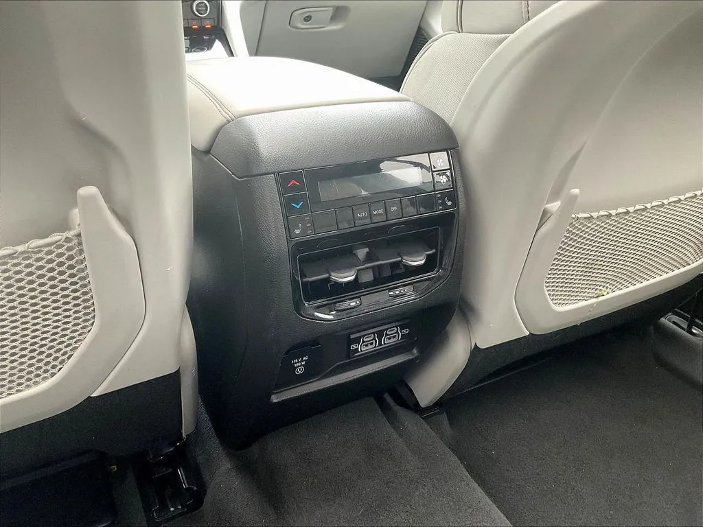 Jeep Grand Cherokee L photo 10