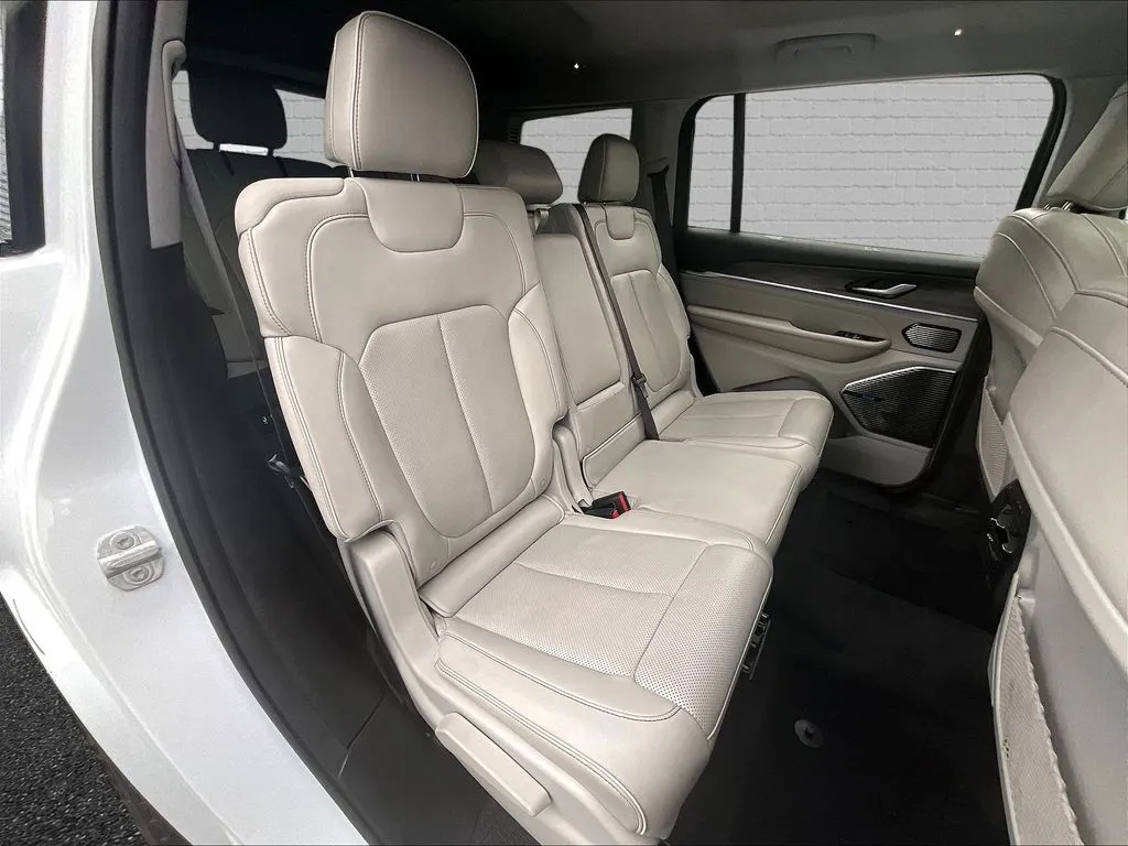 Jeep Grand Cherokee L photo 20