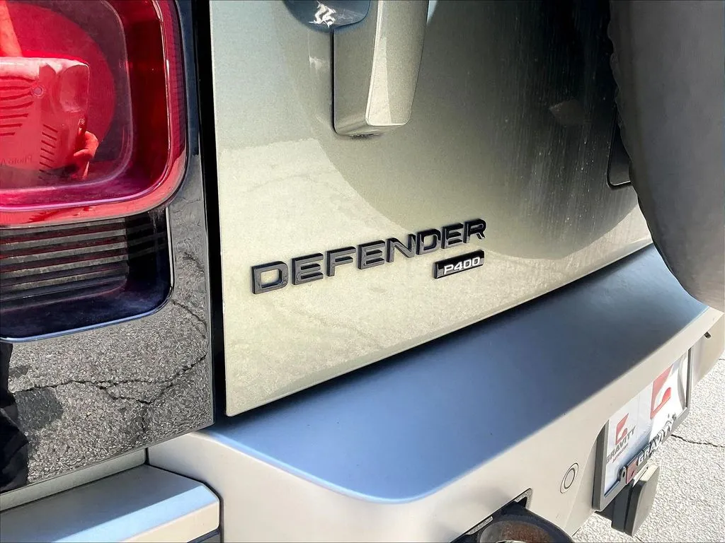 Land Rover Defender 110 photo 20