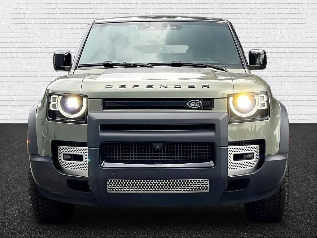 Land Rover Defender 110 photo 2