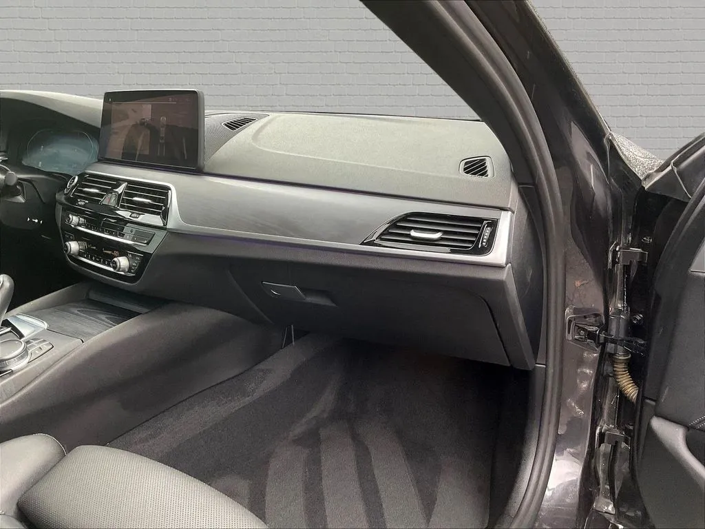 BMW 5 Series photo 23