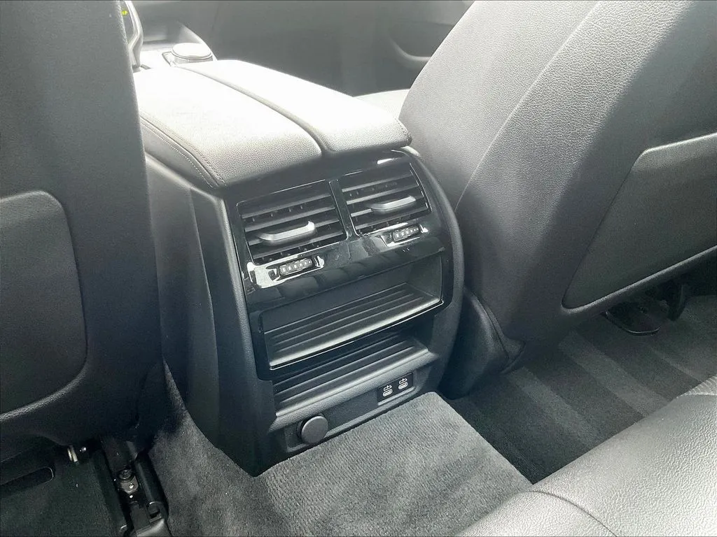 BMW 5 Series photo 10