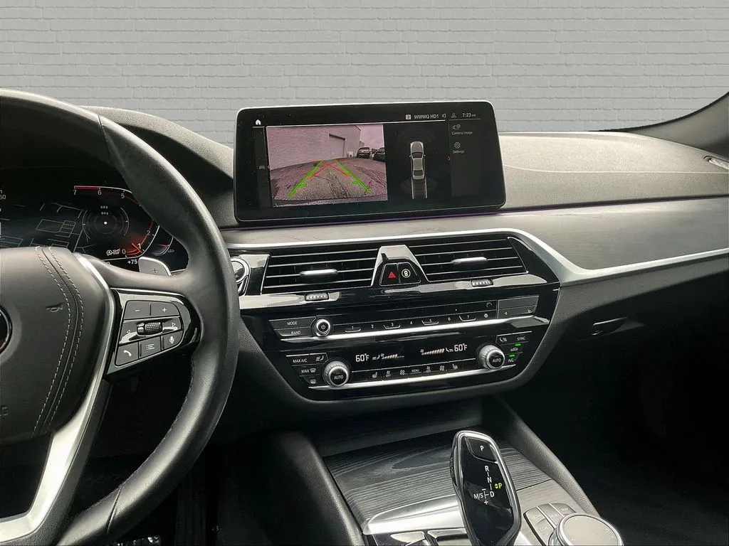 BMW 5 Series photo 9