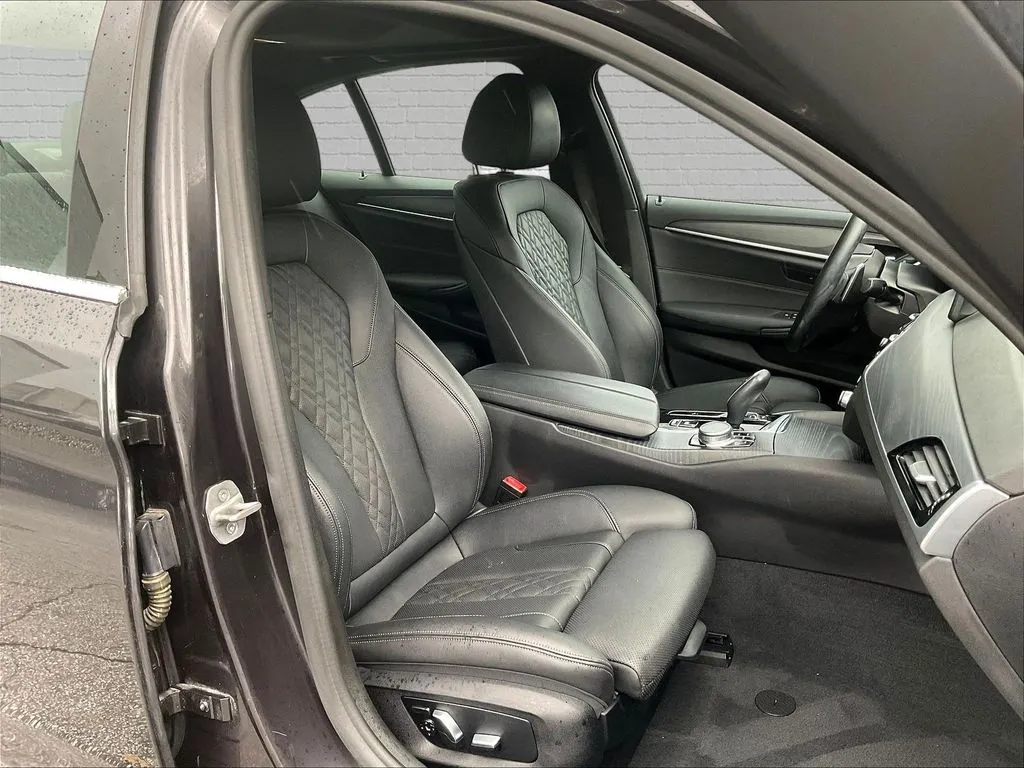 BMW 5 Series photo 26