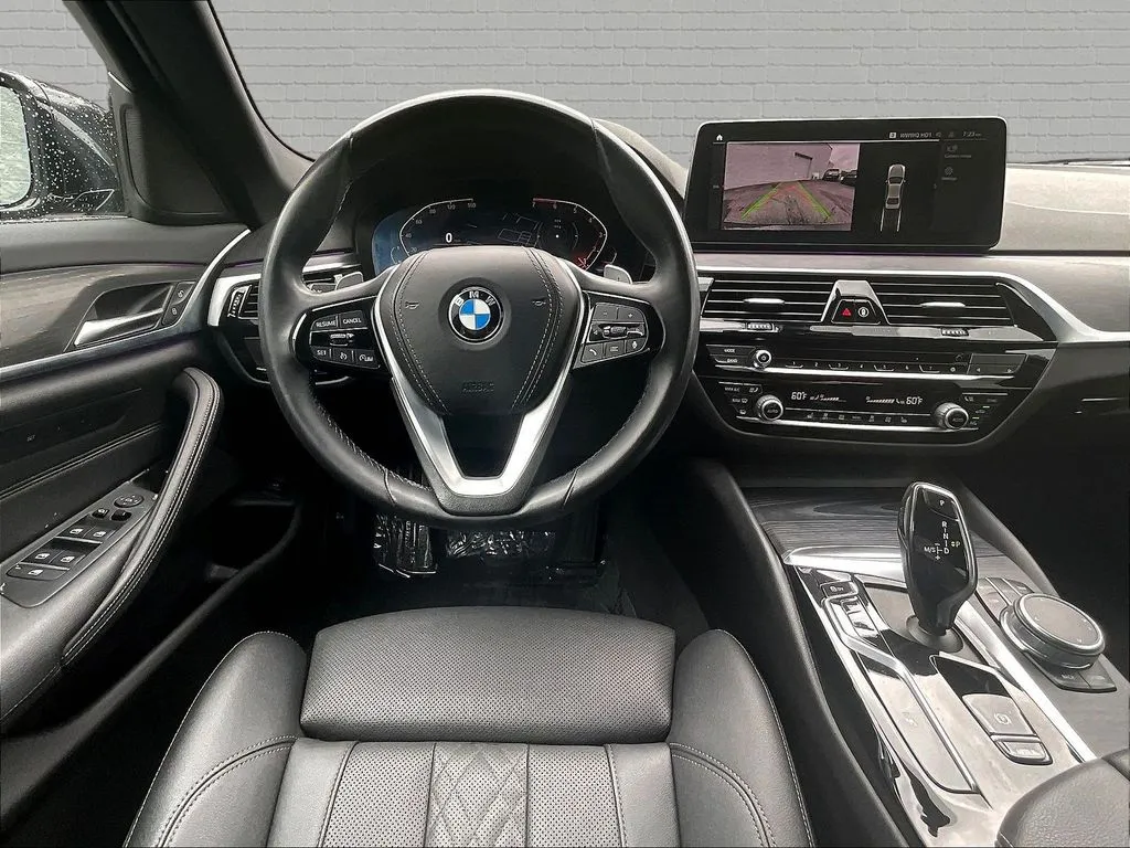 BMW 5 Series photo 8