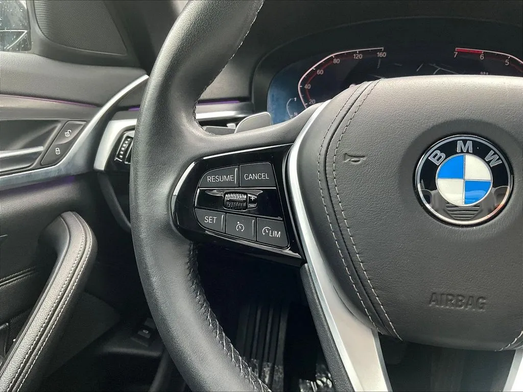 BMW 5 Series photo 11