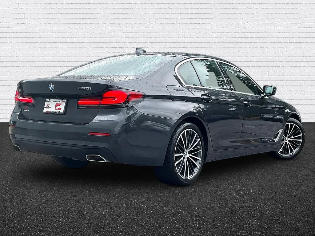 BMW 5 Series photo 6