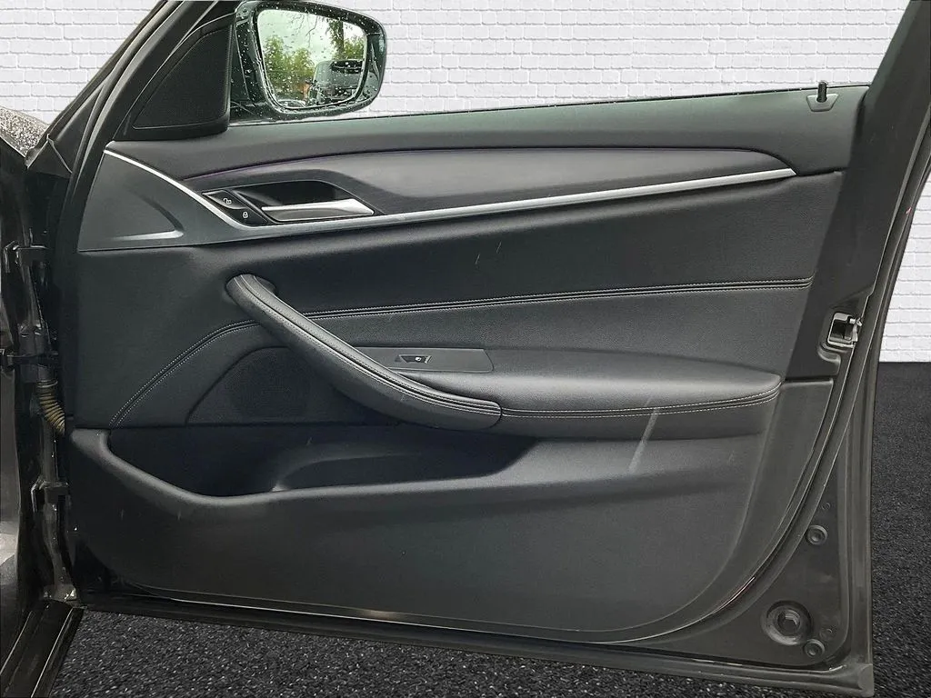 BMW 5 Series photo 25