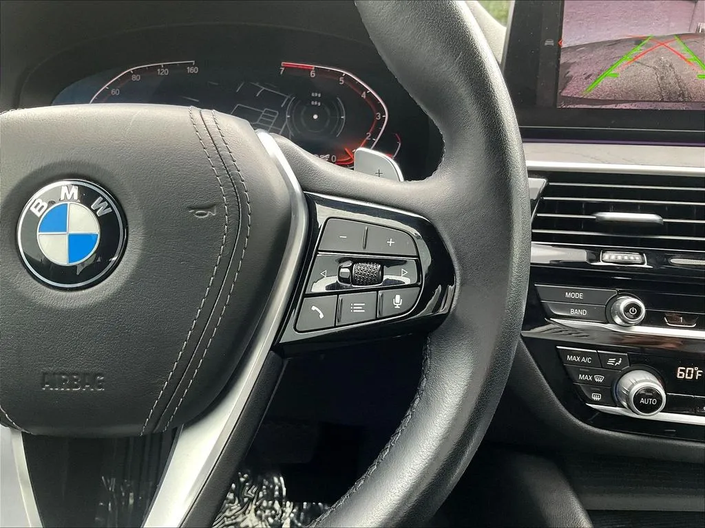 BMW 5 Series photo 12