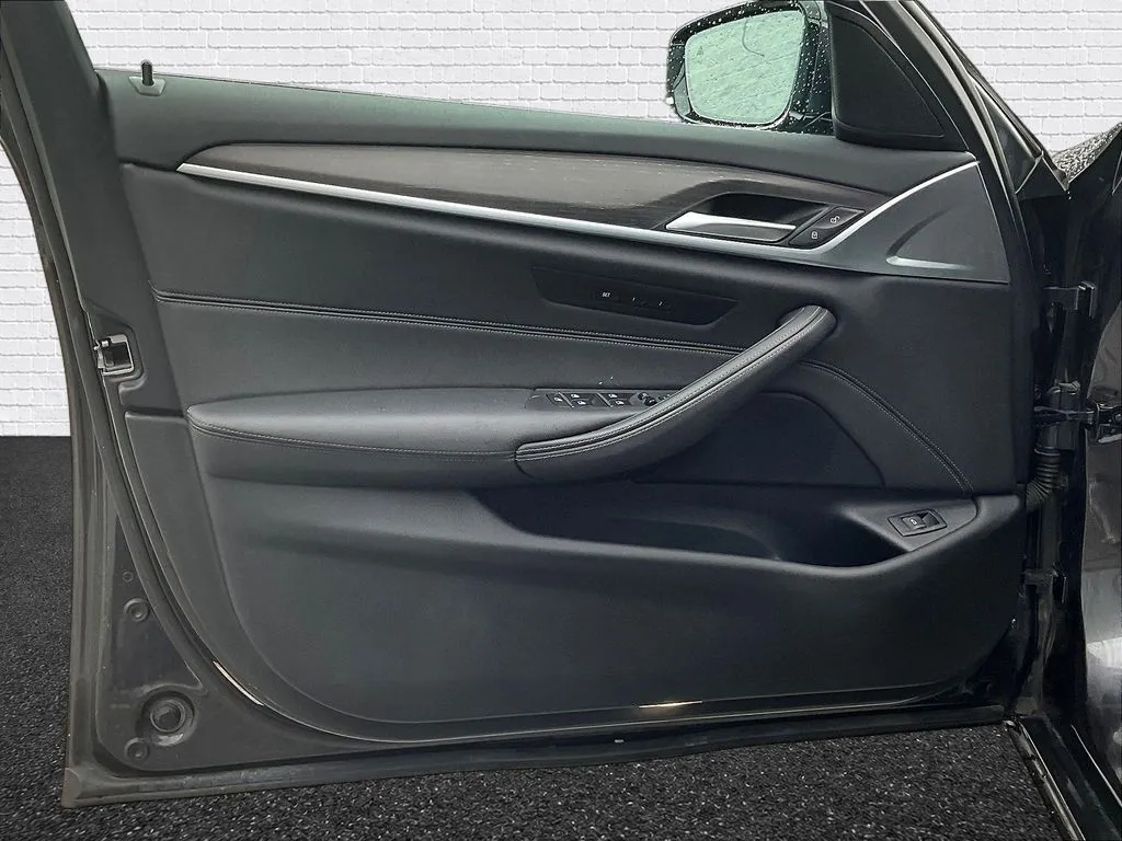 BMW 5 Series photo 17
