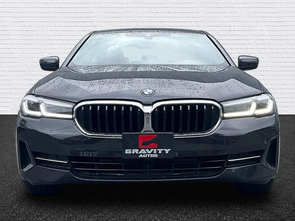 BMW 5 Series photo 2