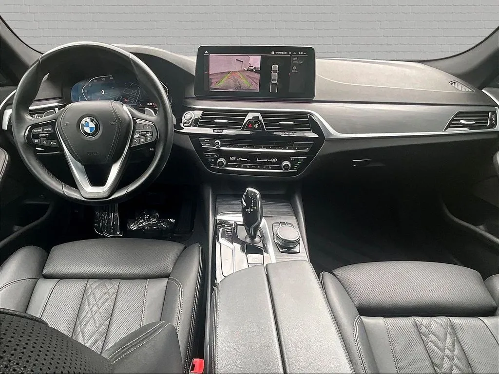 BMW 5 Series photo 7