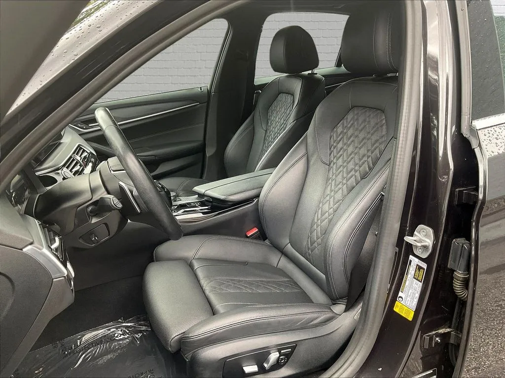 BMW 5 Series photo 18