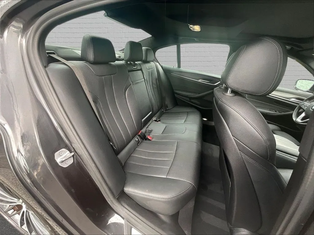 BMW 5 Series photo 22