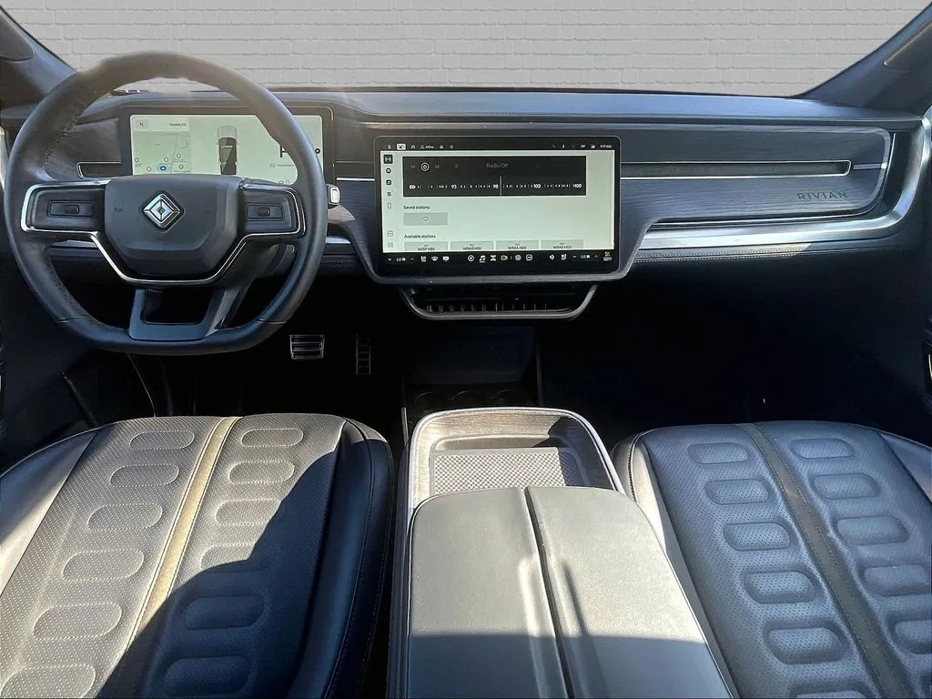 Rivian R1S photo 7