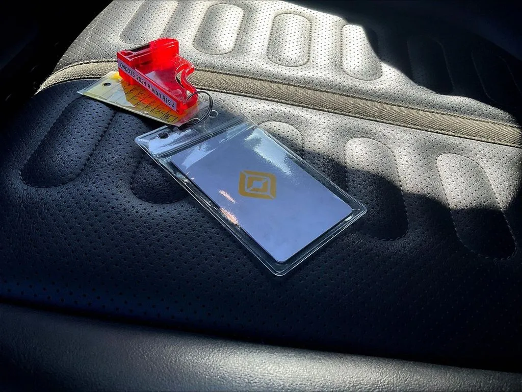 Rivian R1S photo 29