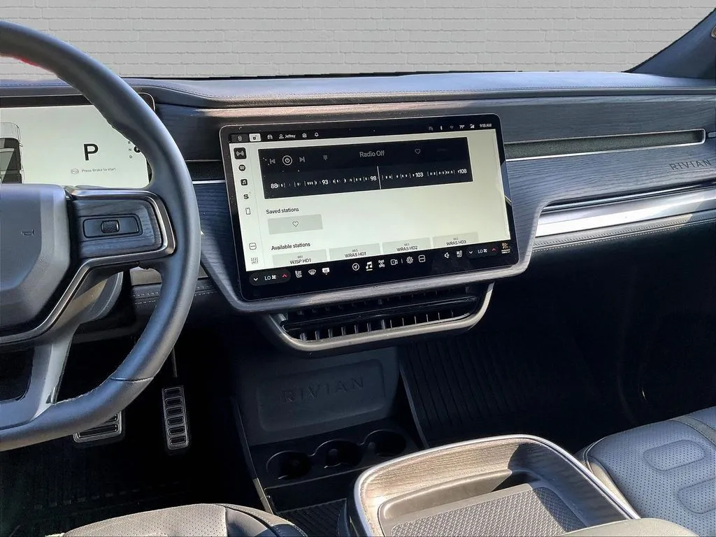 Rivian R1S photo 9