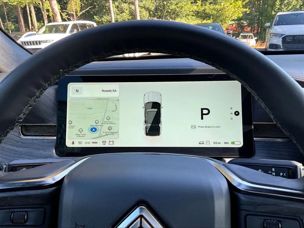 Rivian R1S photo 13