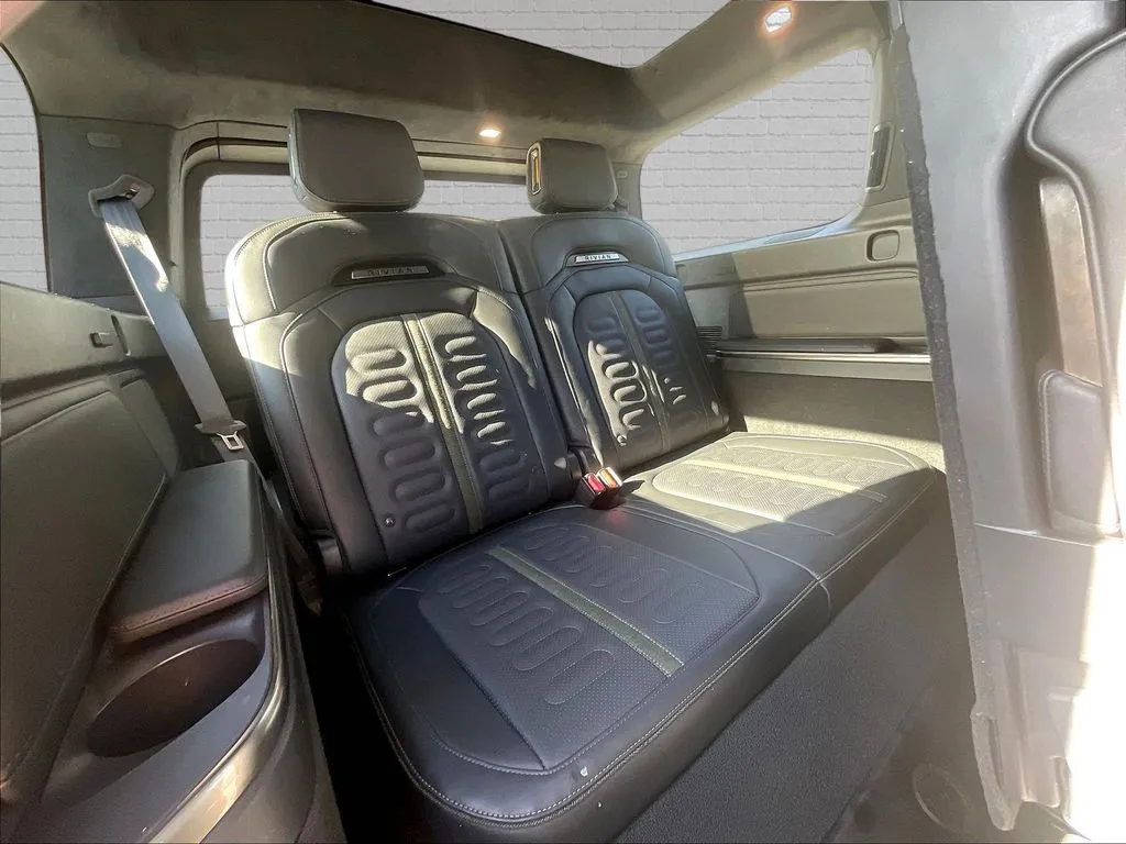 Rivian R1S photo 22