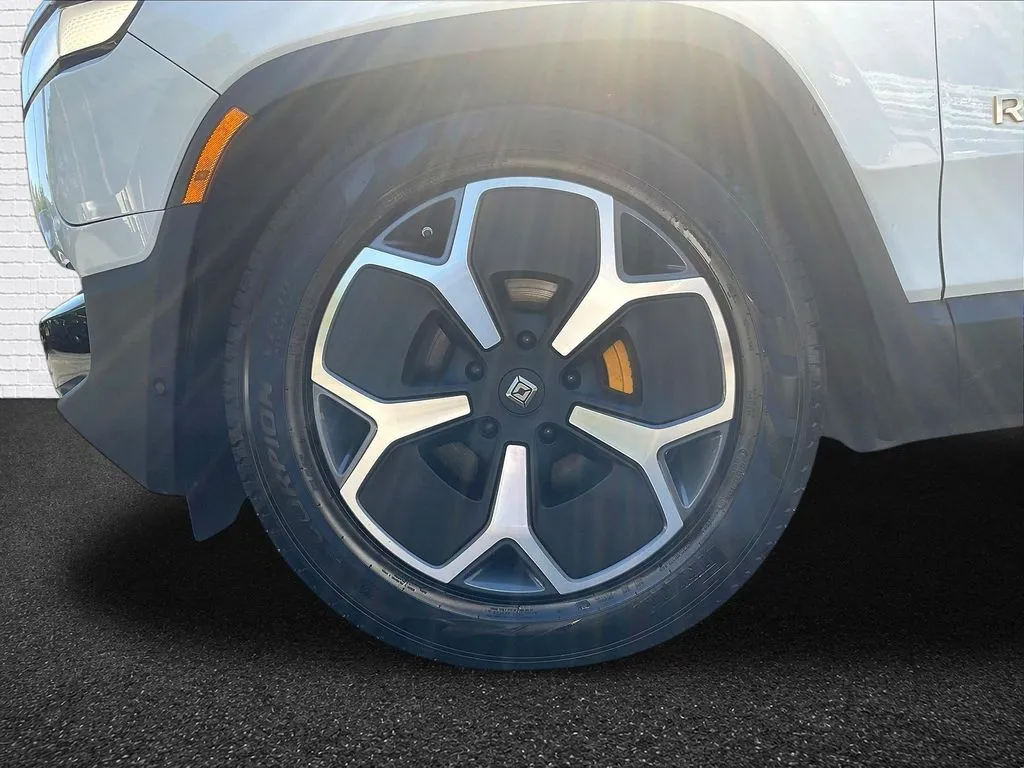 Rivian R1S photo 28
