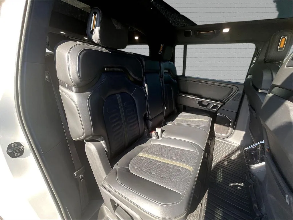 Rivian R1S photo 21