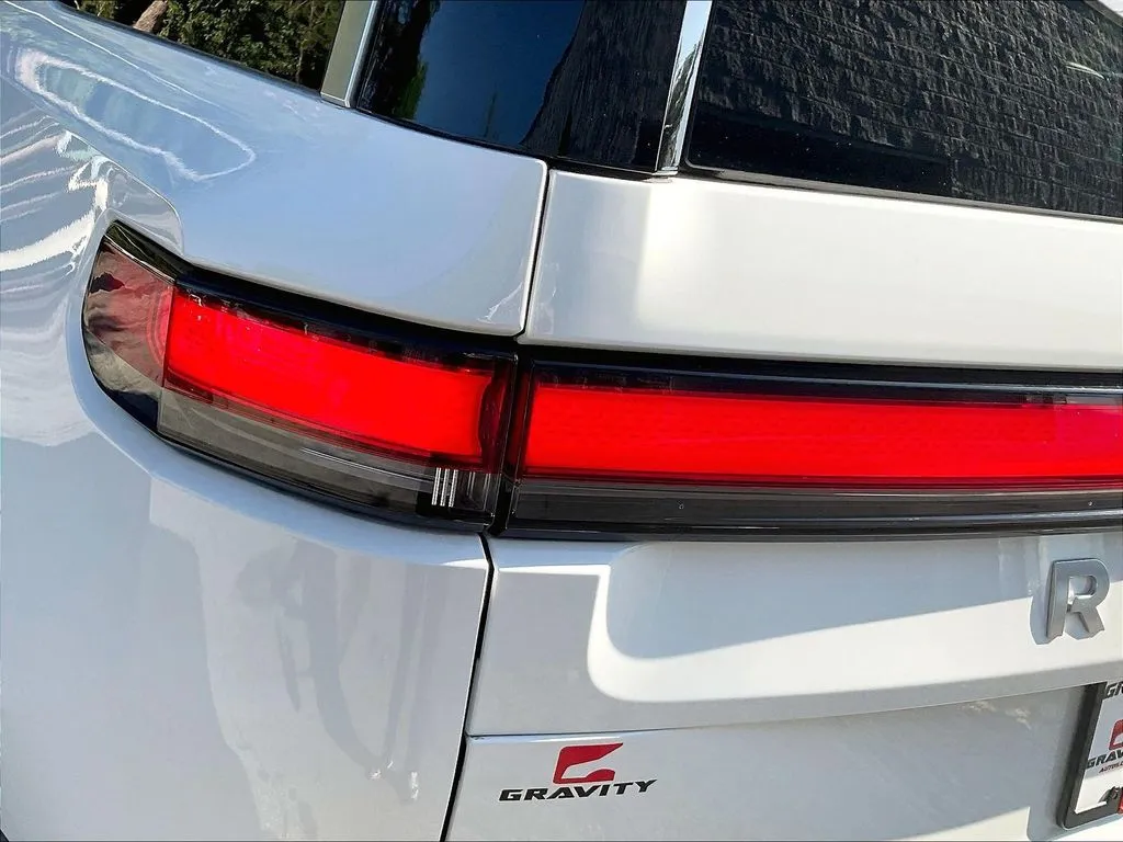 Rivian R1S photo 20