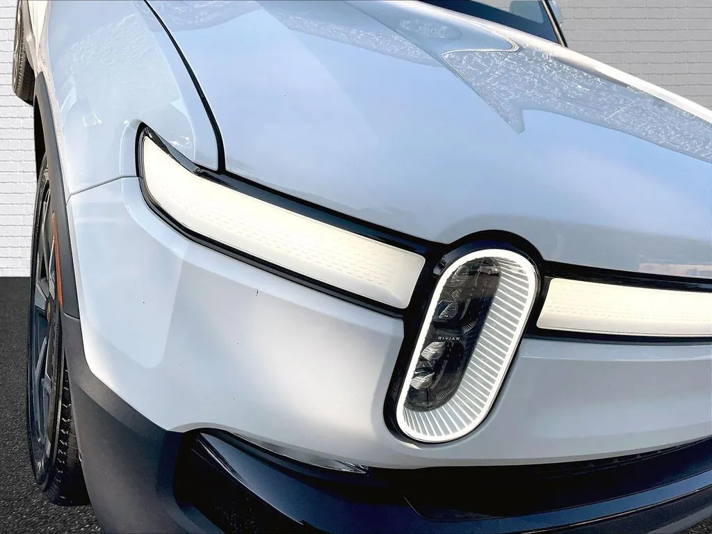 Rivian R1S photo 26
