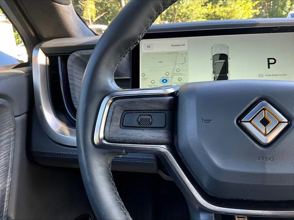 Rivian R1S photo 11