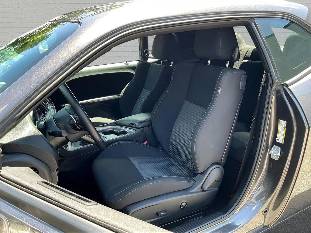 Dodge Challenger photo 18