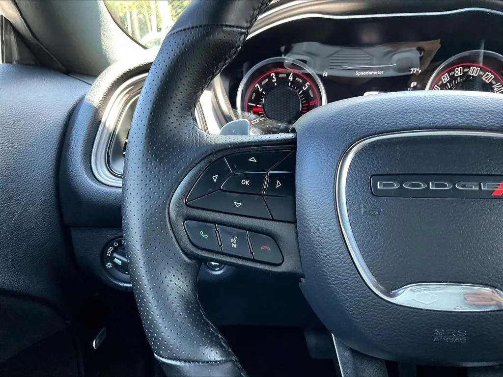 Dodge Challenger photo 11