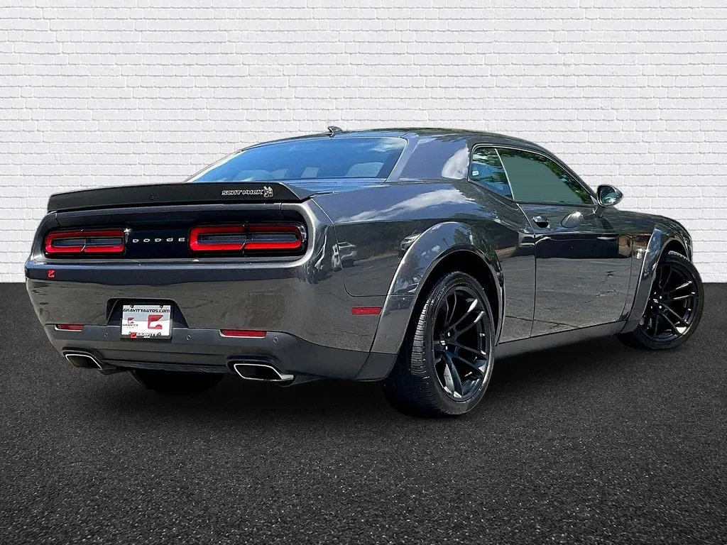 Dodge Challenger photo 6