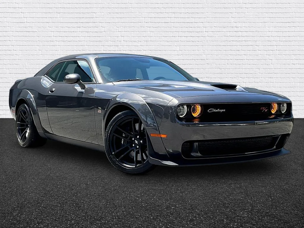 Dodge Challenger photo 3
